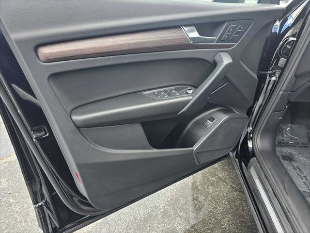 Used 2024 Audi Q5 2.0T Premium w/ Convenience Package image 23
