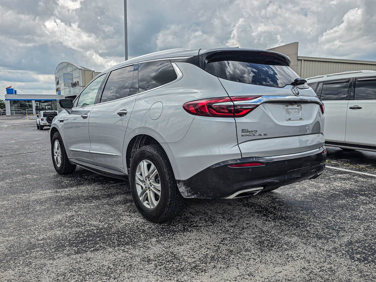 Used 2021 Buick Enclave Essence w/ LPO, Luxury Package FWD image 4