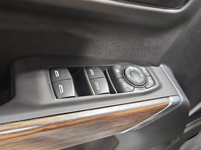 Used 2020 Chevrolet Silverado 1500 High Country w/ Technology Package AWD/4WD image 13
