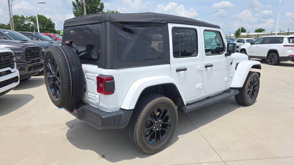 Used 2023 Jeep Wrangler Unlimited Sahara w/ Cold Weather Group AWD/4WD image 5