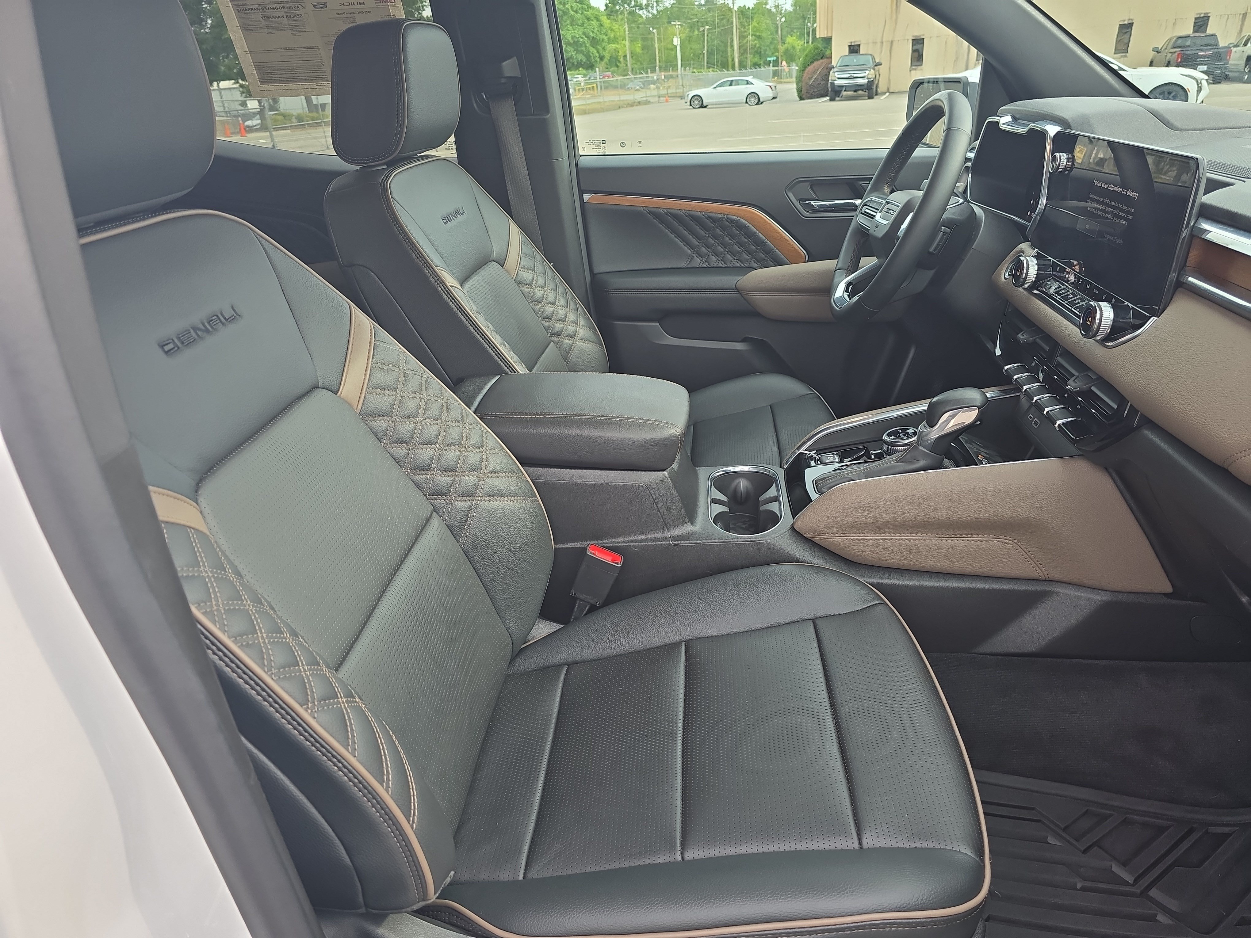Used 2023 GMC Canyon Denali AWD/4WD image 10