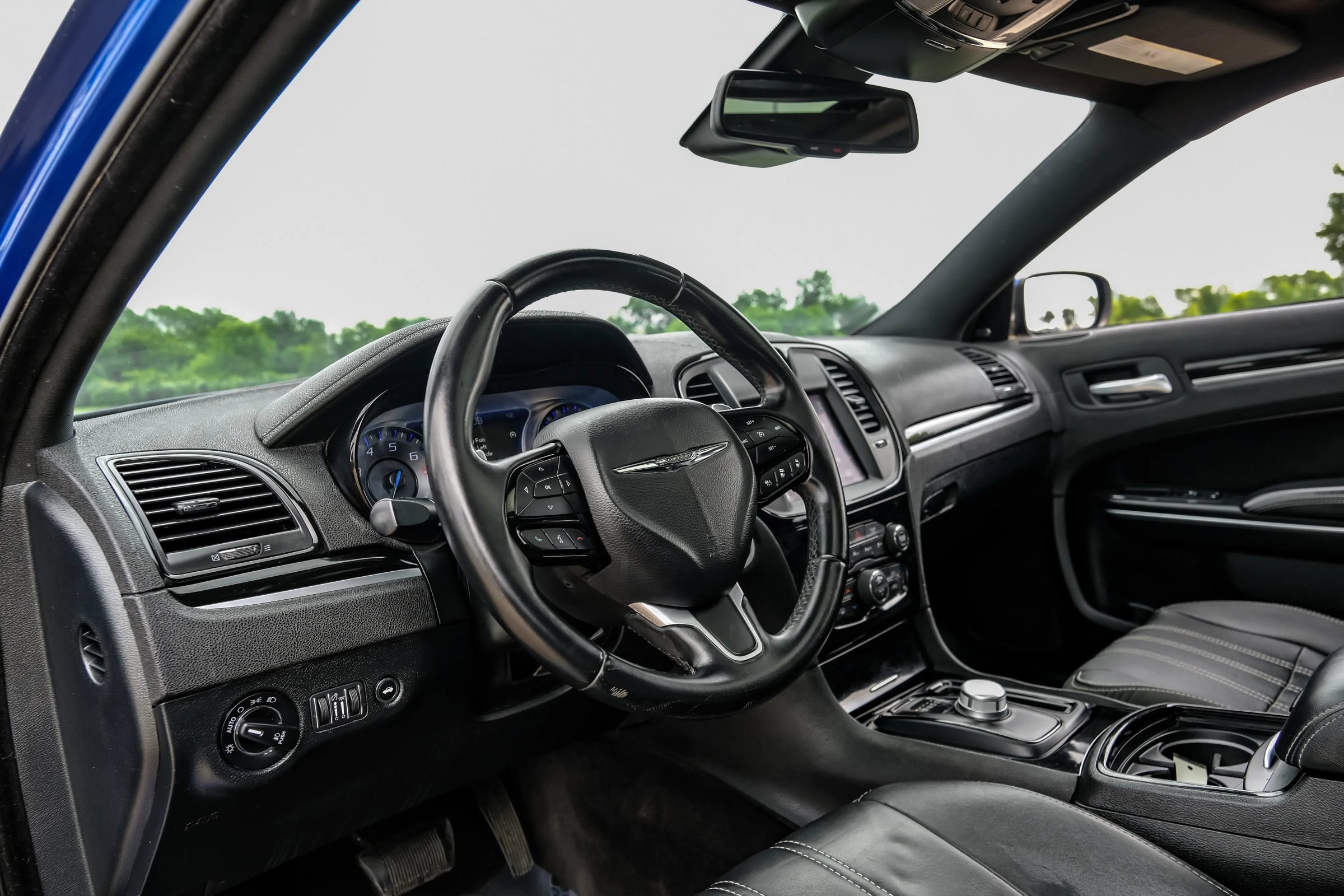Used 2018 Chrysler 300 S w/ 300S Premium Group RWD image 3