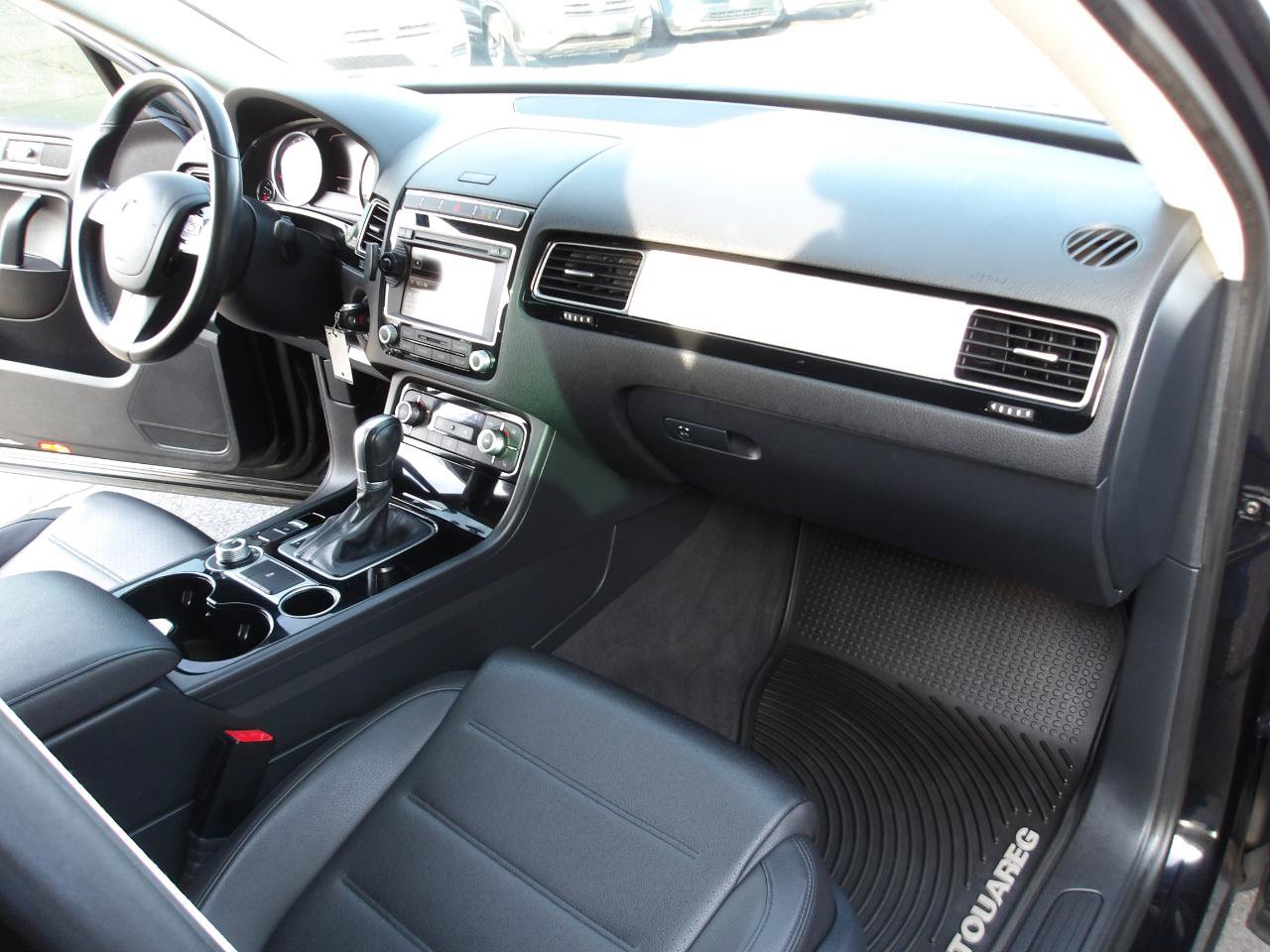 Used 2015 Volkswagen Touareg Sport AWD/4WD image 13