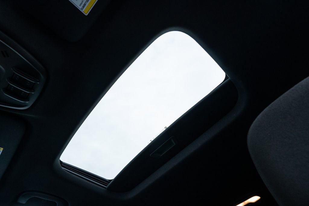 Used 2024 Chevrolet Trax RS w/ Sunroof Package image 22