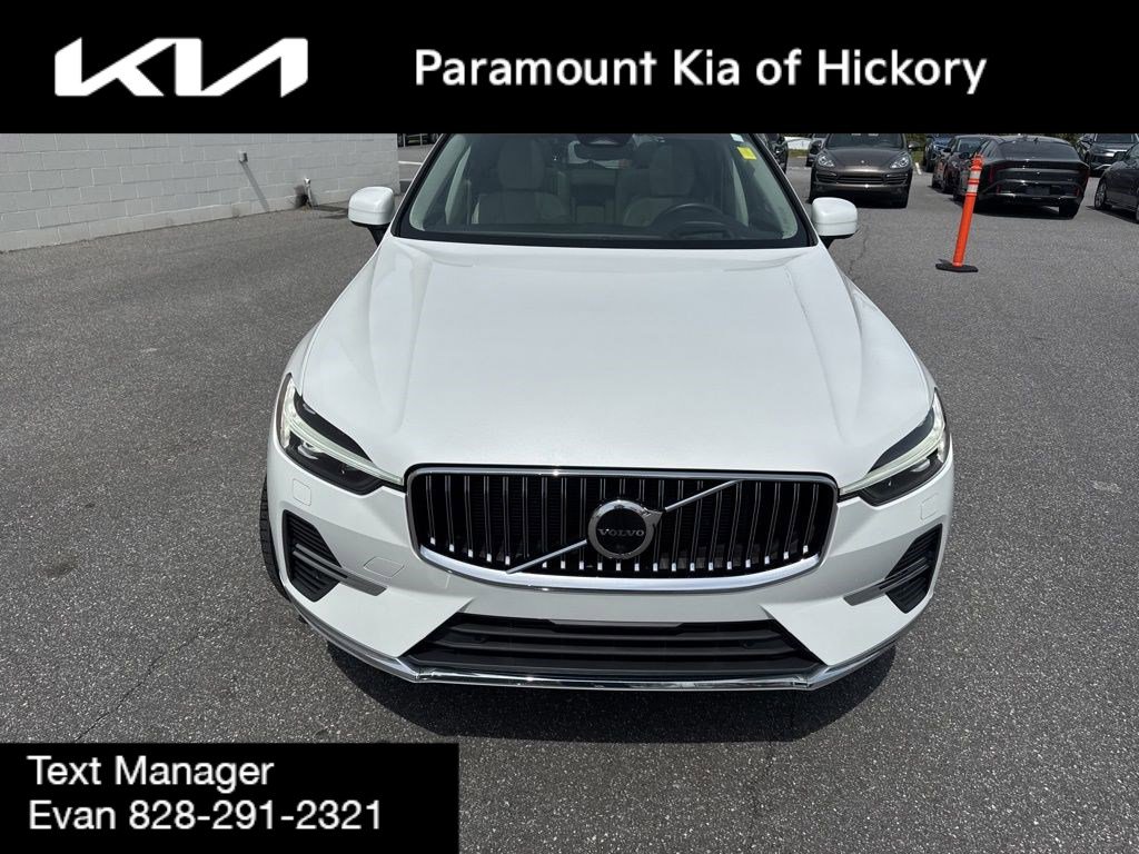 Used 2022 Volvo XC60 T8 Inscription image 2