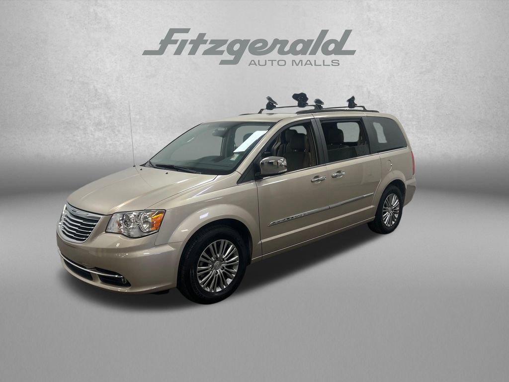 Used 2014 Chrysler Town & Country Touring-L w/ Driver Convenience Group FWD image 1