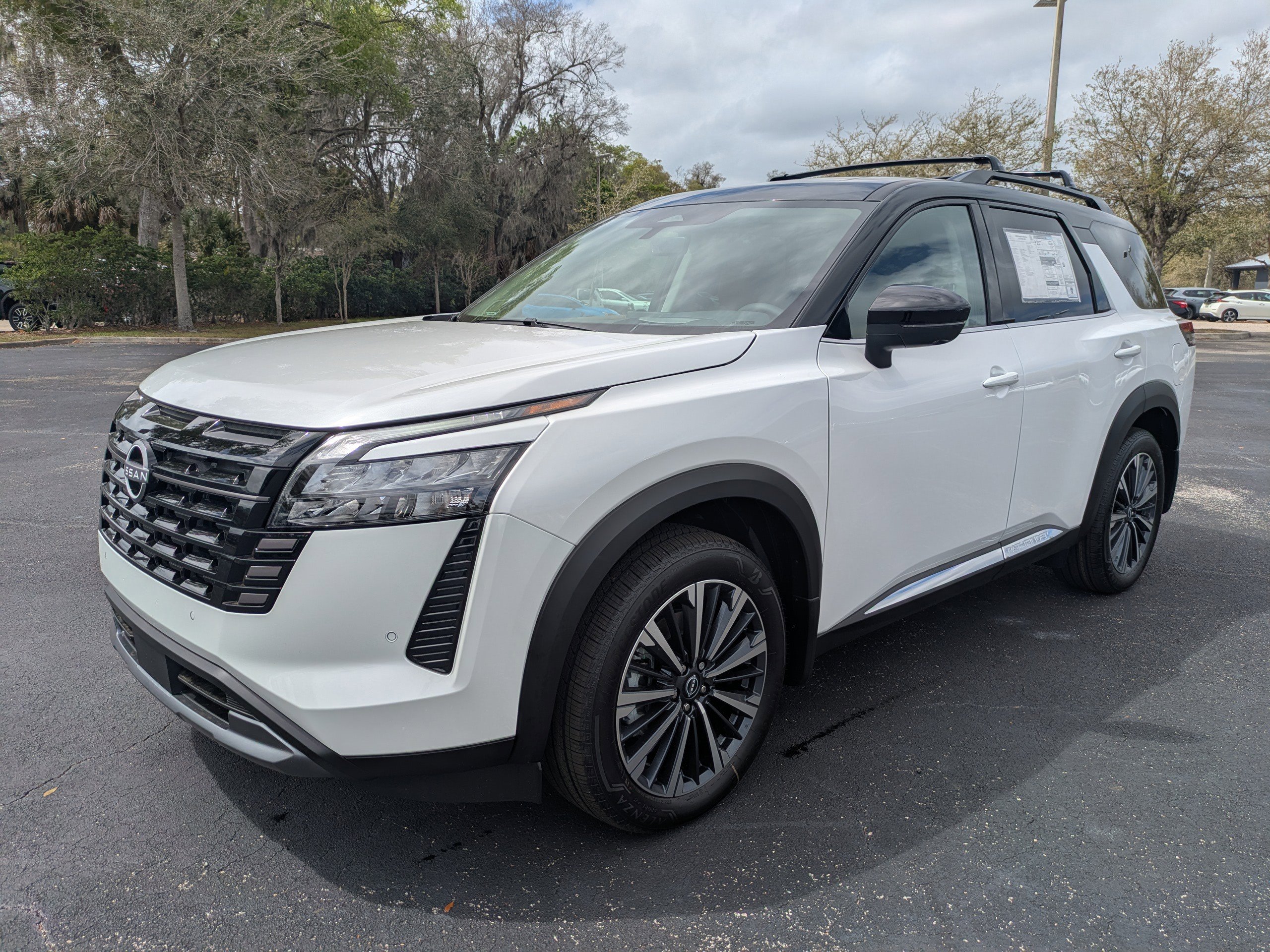 New 2026 Nissan Pathfinder Platinum FWD image 8