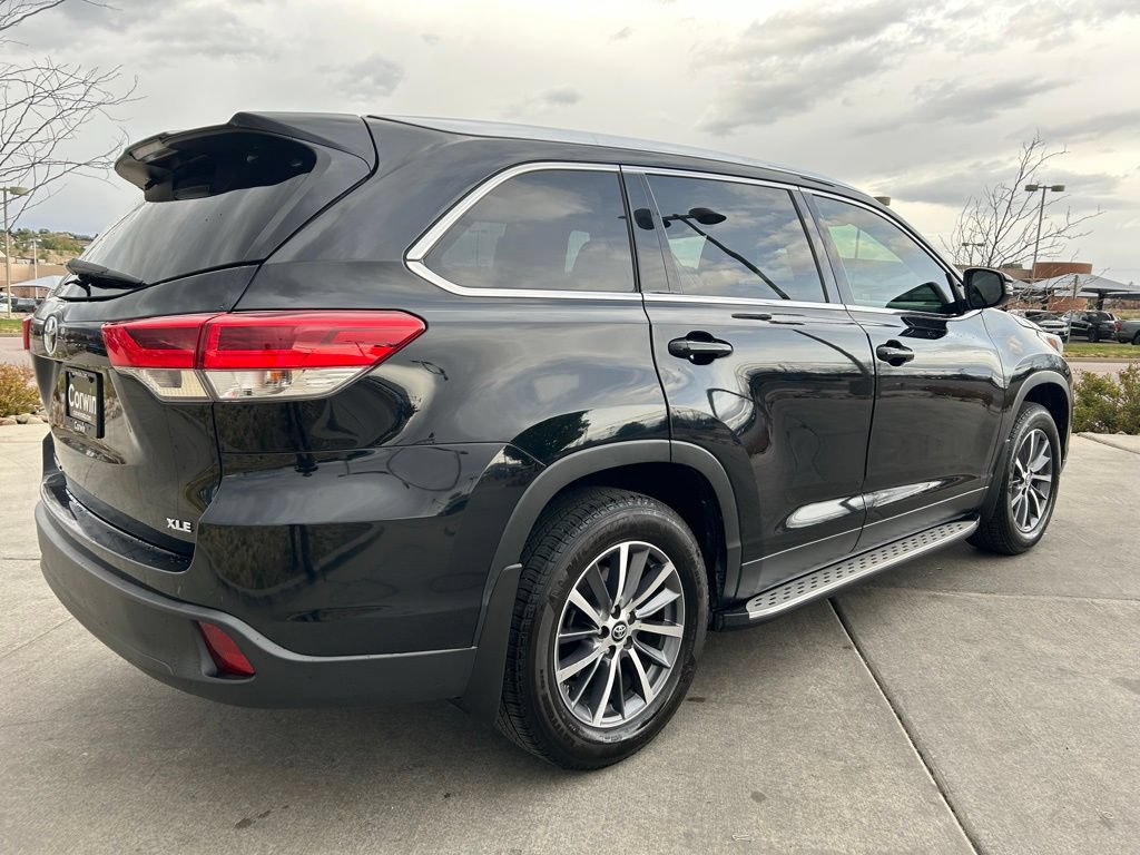 Used 2019 Toyota Highlander XLE FWD image 10