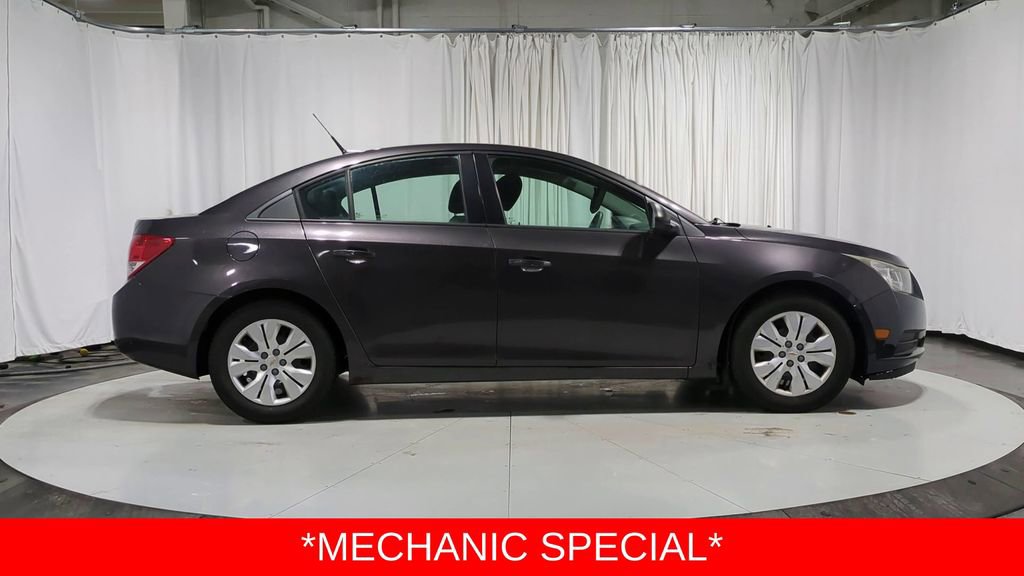 Used 2014 Chevrolet Cruze LS image 9