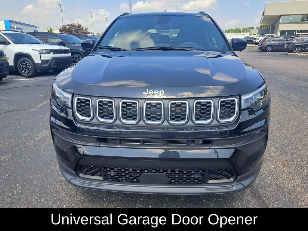 Used 2024 Jeep Compass Latitude w/ Sun and Sound Group AWD/4WD image 9