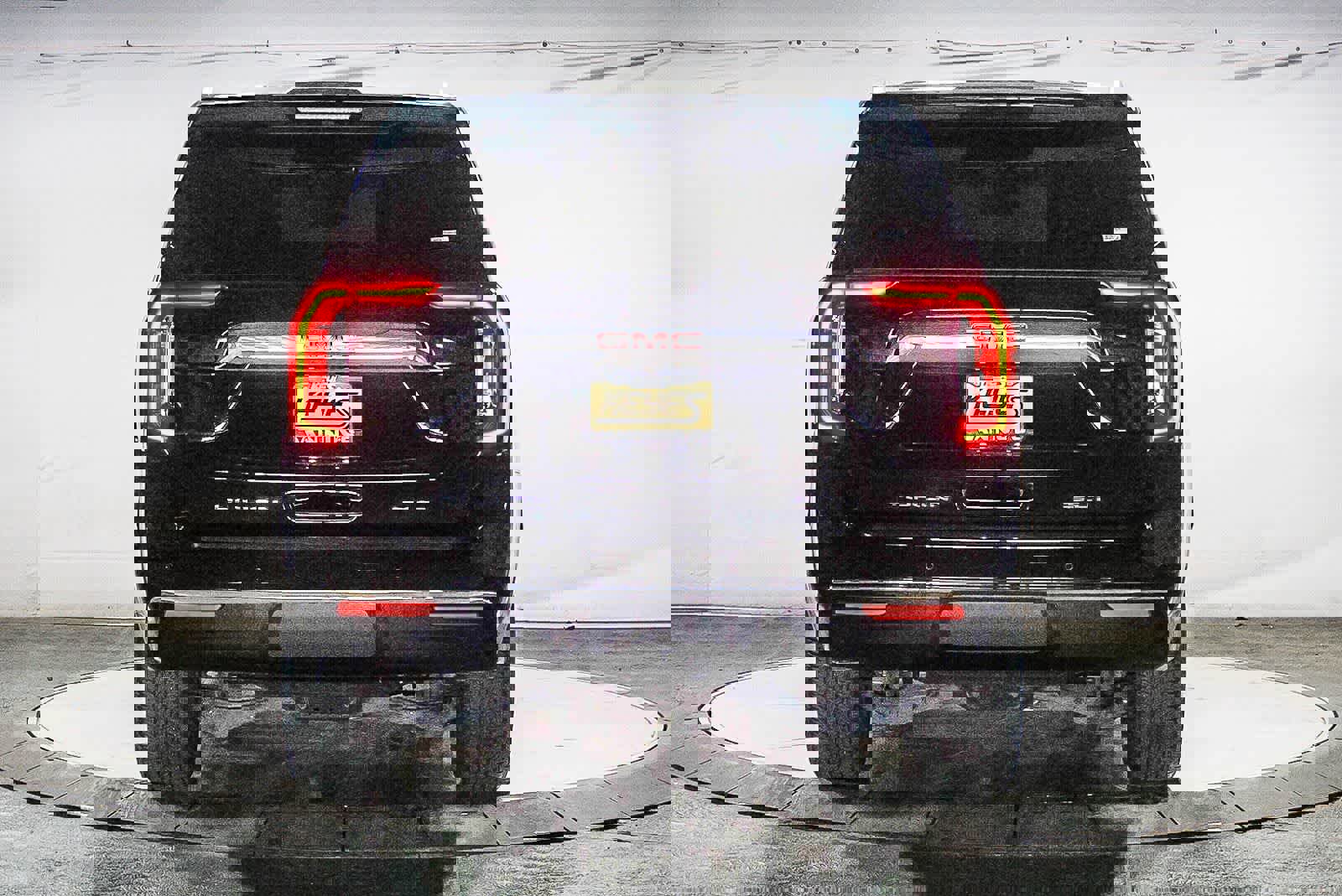 Used 2023 GMC Yukon XL SLT w/ SLT Premium Package AWD/4WD image 9