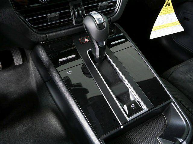 Certified 2026 Porsche Macan AWD/4WD image 22