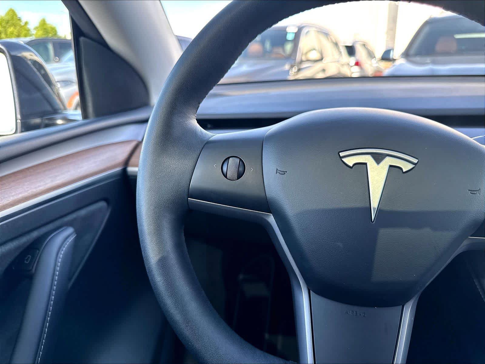 Used 2024 Tesla Model Y Long Range AWD/4WD image 14