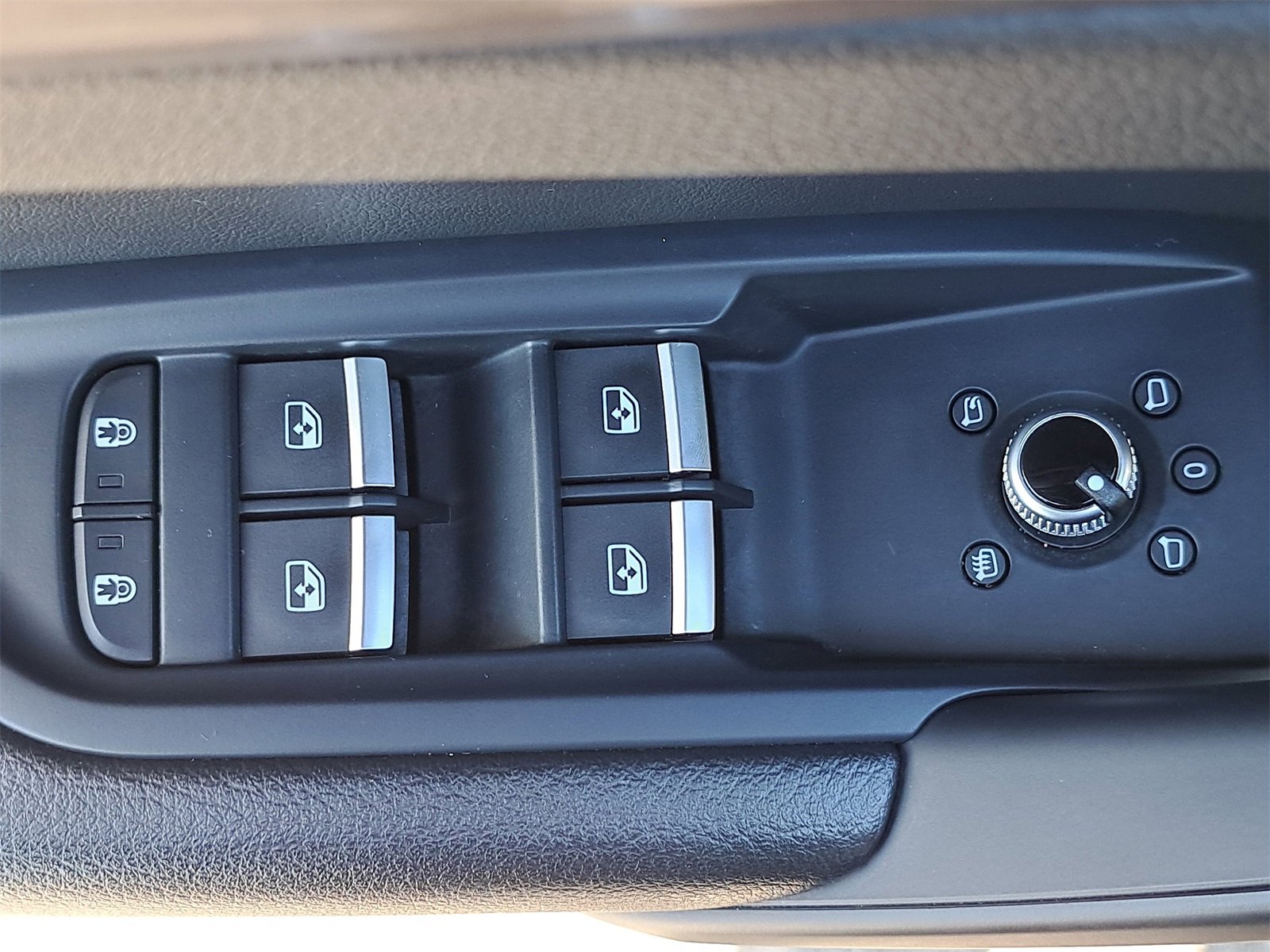 Used 2022 Audi Q5 e Premium w/ Convenience Package image 30