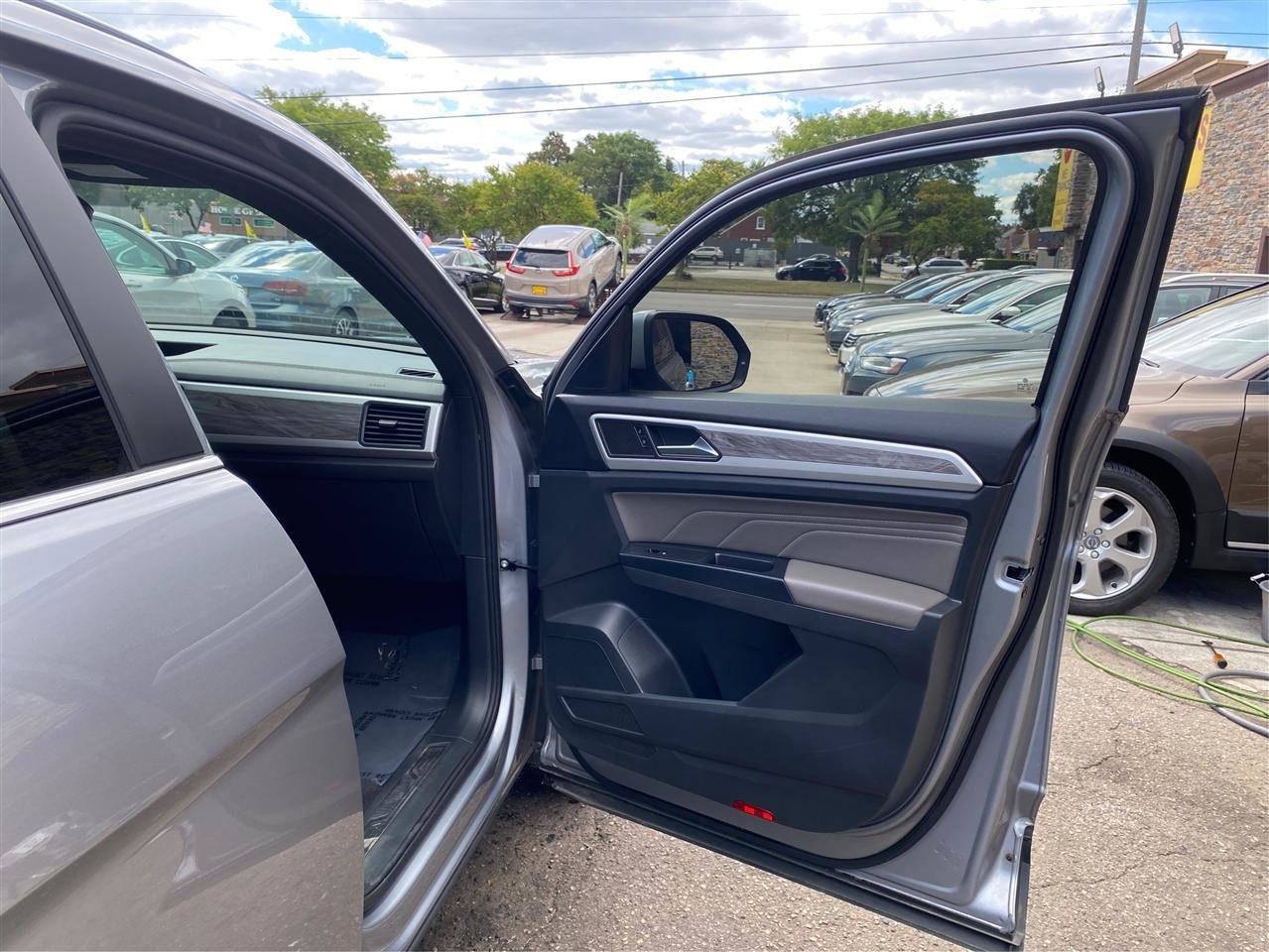 Used 2021 Volkswagen Atlas Cross Sport SE image 30