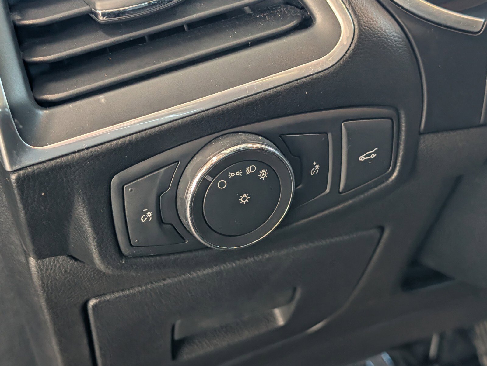 Used 2017 Ford Edge Titanium w/ Equipment Group 301A image 15