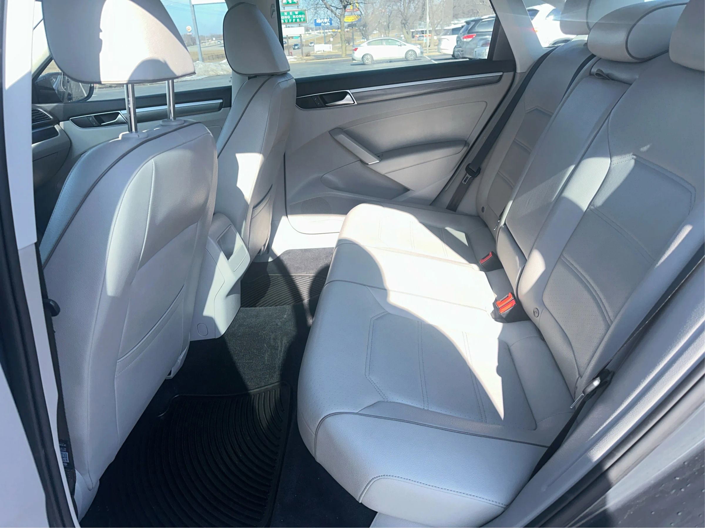 Used 2017 Volkswagen Passat 1.8T R-Line image 10