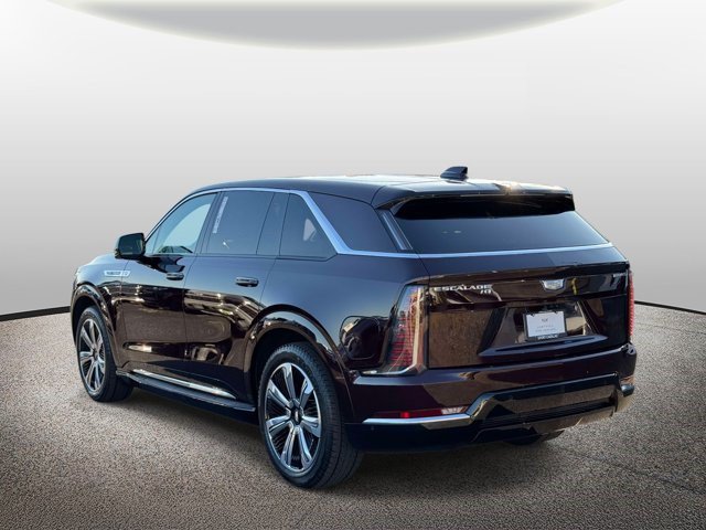 Certified 2025 Cadillac Escalade IQ Luxury 2 w/ LPO, Premium Carpet Package AWD/4WD image 17