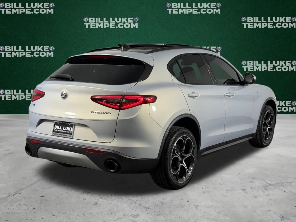 Used 2023 Alfa Romeo Stelvio Ti image 7