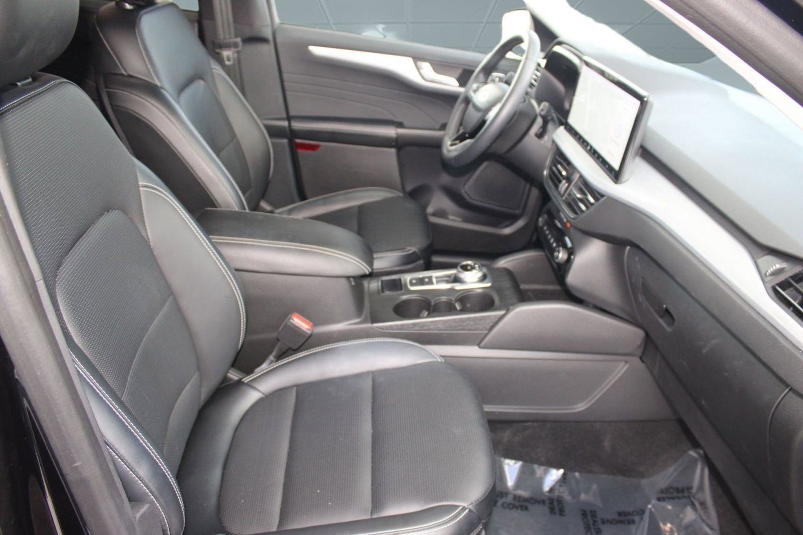 Used 2023 Ford Escape Platinum image 32