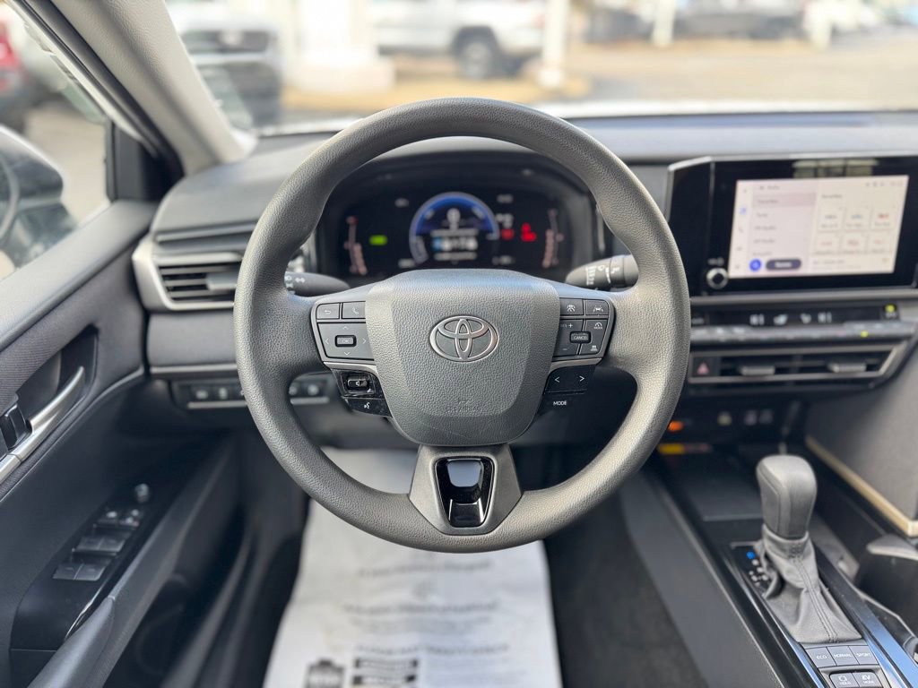 Used 2025 Toyota Camry LE image 32