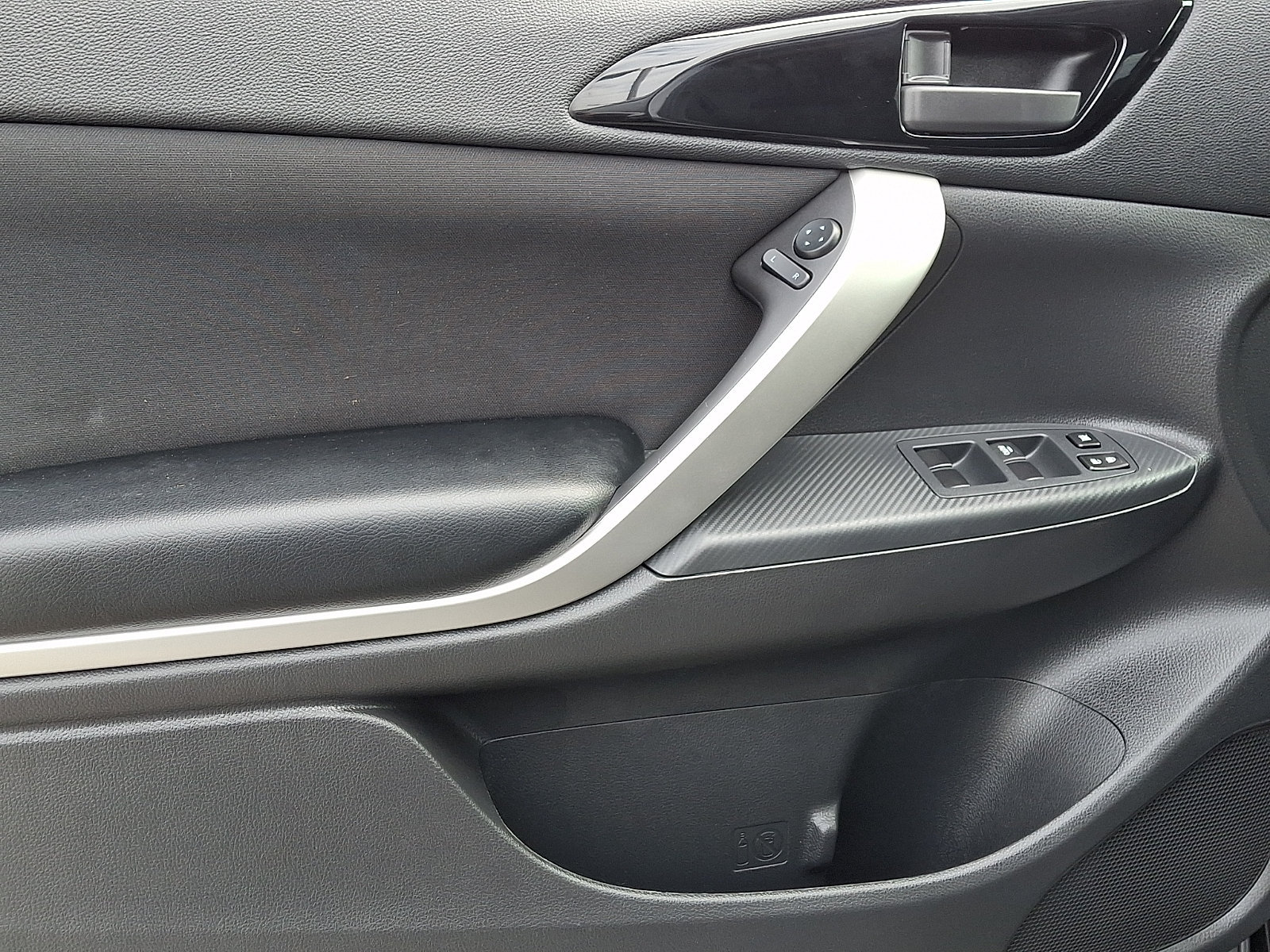 Used 2024 Mitsubishi Eclipse Cross AWD image 12