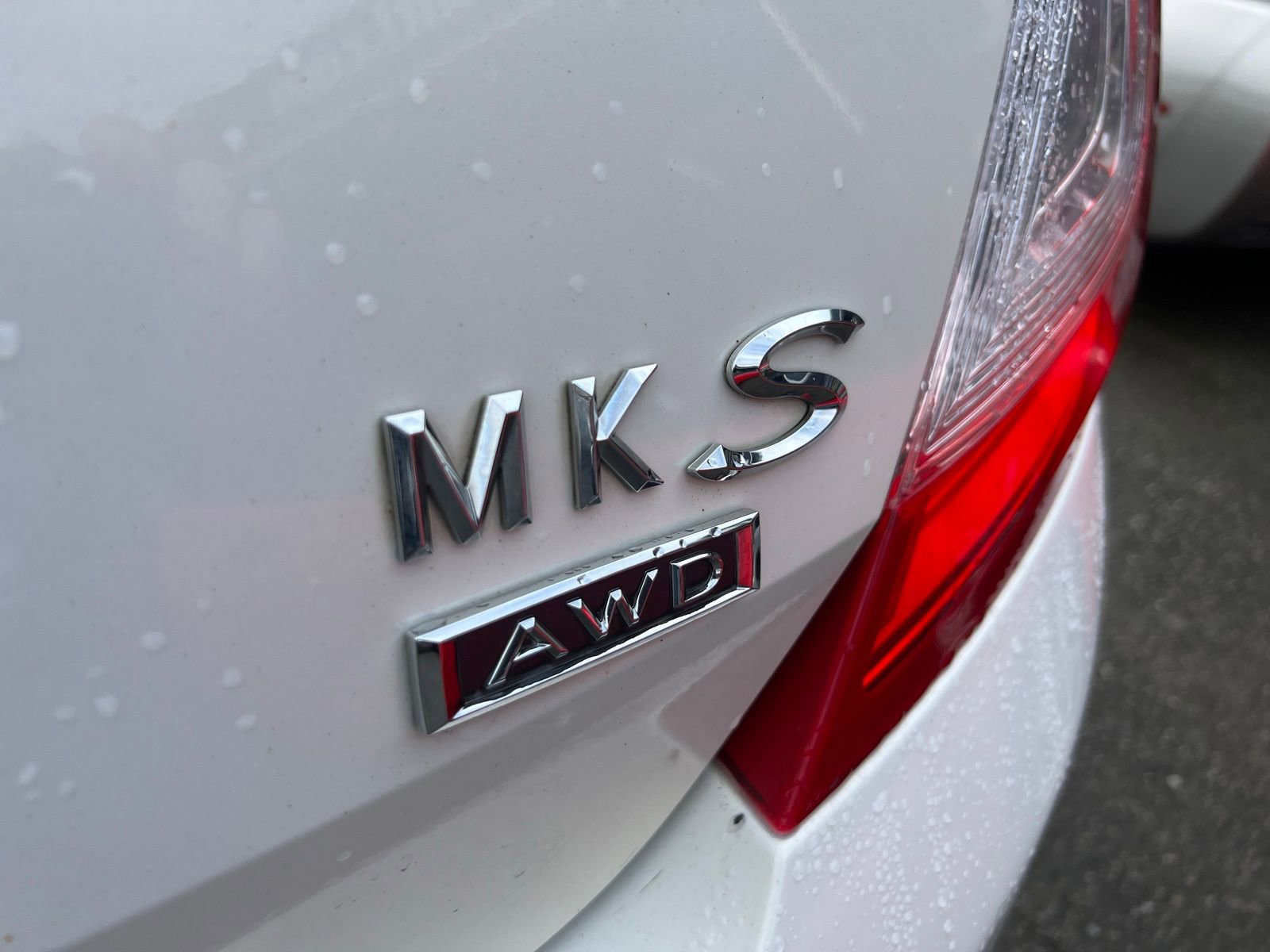 Used 2013 Lincoln MKS AWD image 7