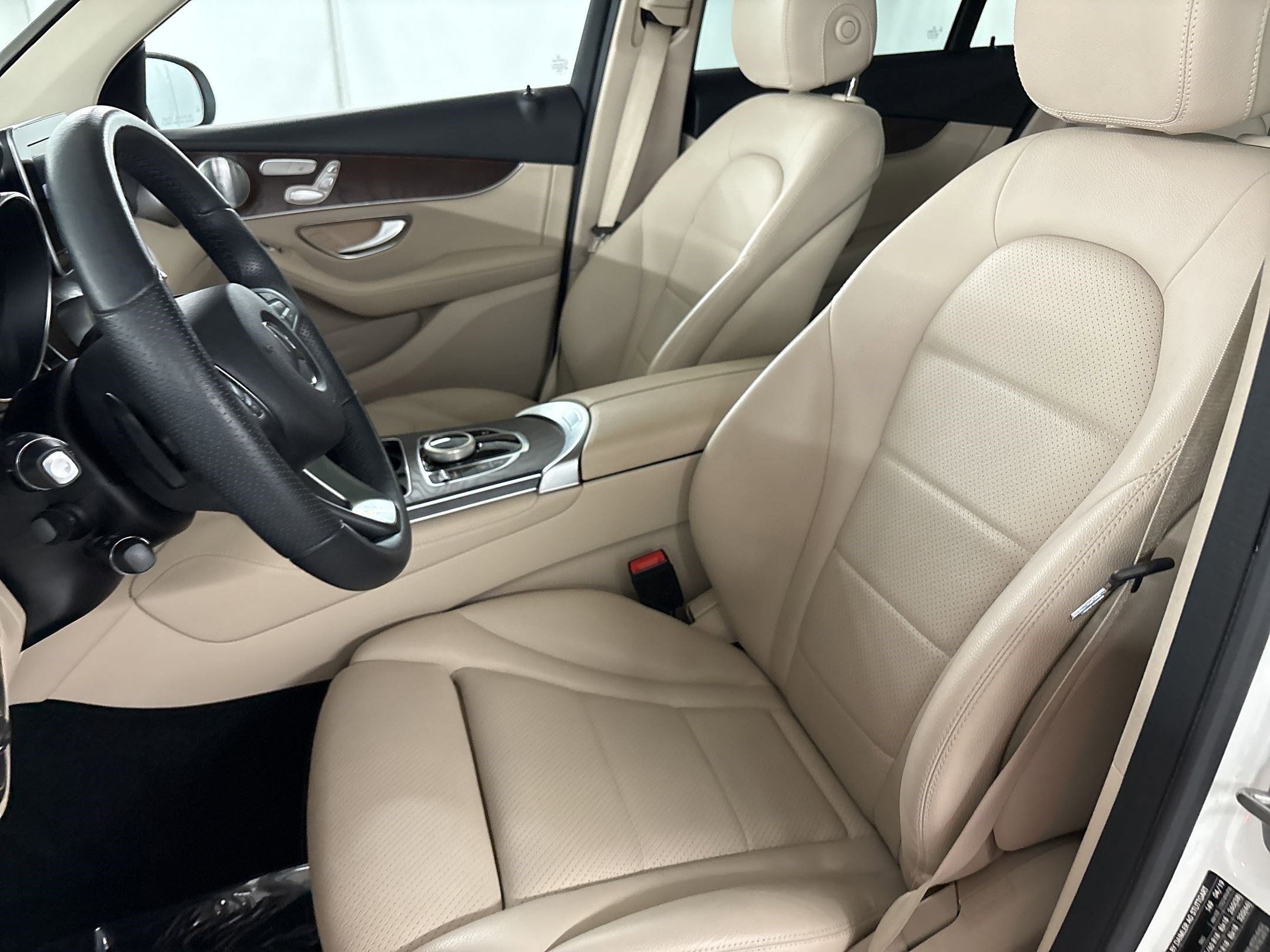 Used 2019 Mercedes-Benz GLC 350e 4MATIC image 21