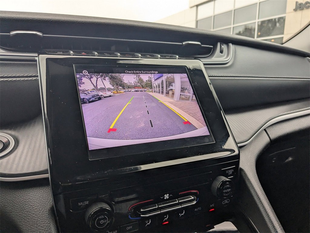 Used 2024 Jeep Grand Cherokee Laredo X image 25