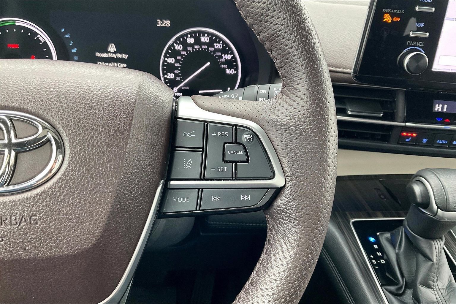 Used 2022 Toyota Sienna Platinum image 11