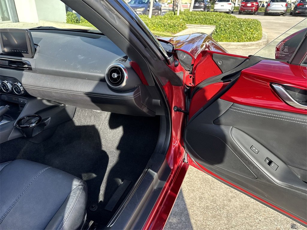Used 2022 MAZDA MX-5 Miata Grand Touring w/ Weather Package image 18