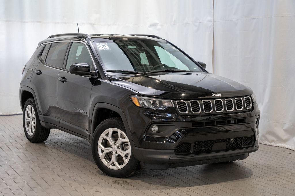 Used 2024 Jeep Compass Latitude image 1