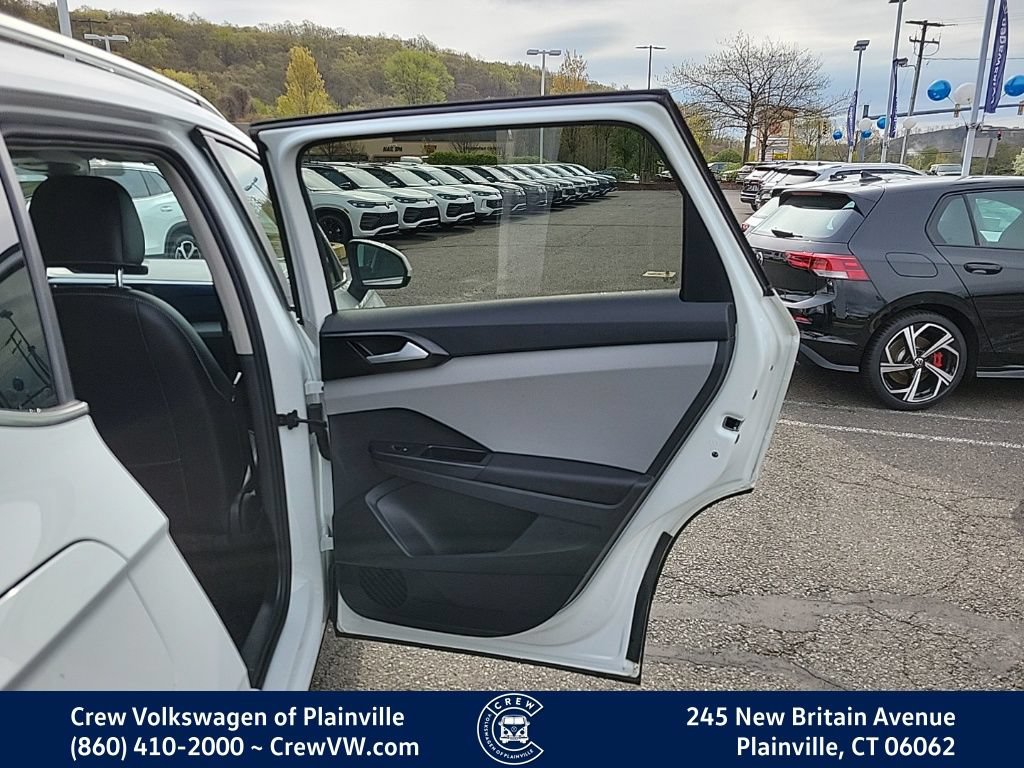 Certified 2022 Volkswagen Taos SE w/ Driver Assistance Package FWD image 47