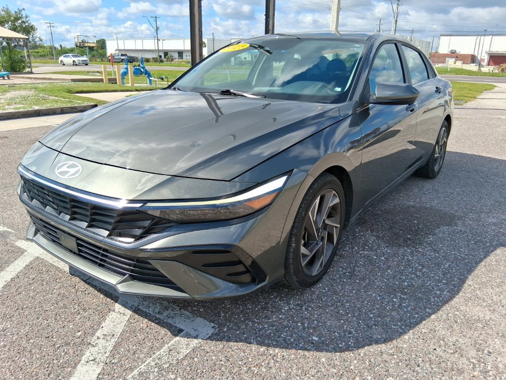 Used 2025 Hyundai Elantra SEL FWD image 7