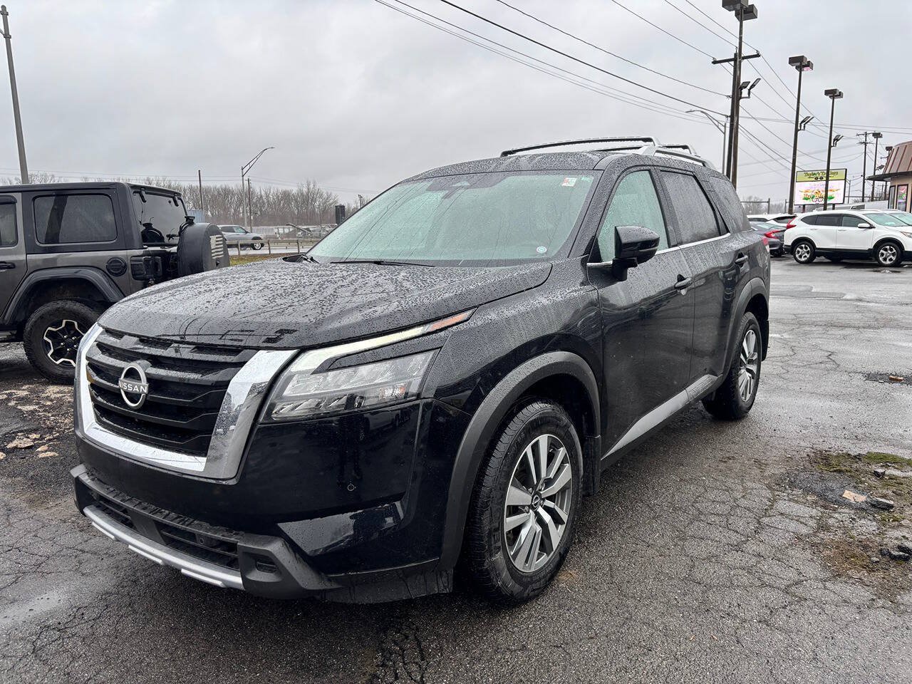 Used 2025 Nissan Pathfinder SL w/ Cargo Package AWD/4WD image 3