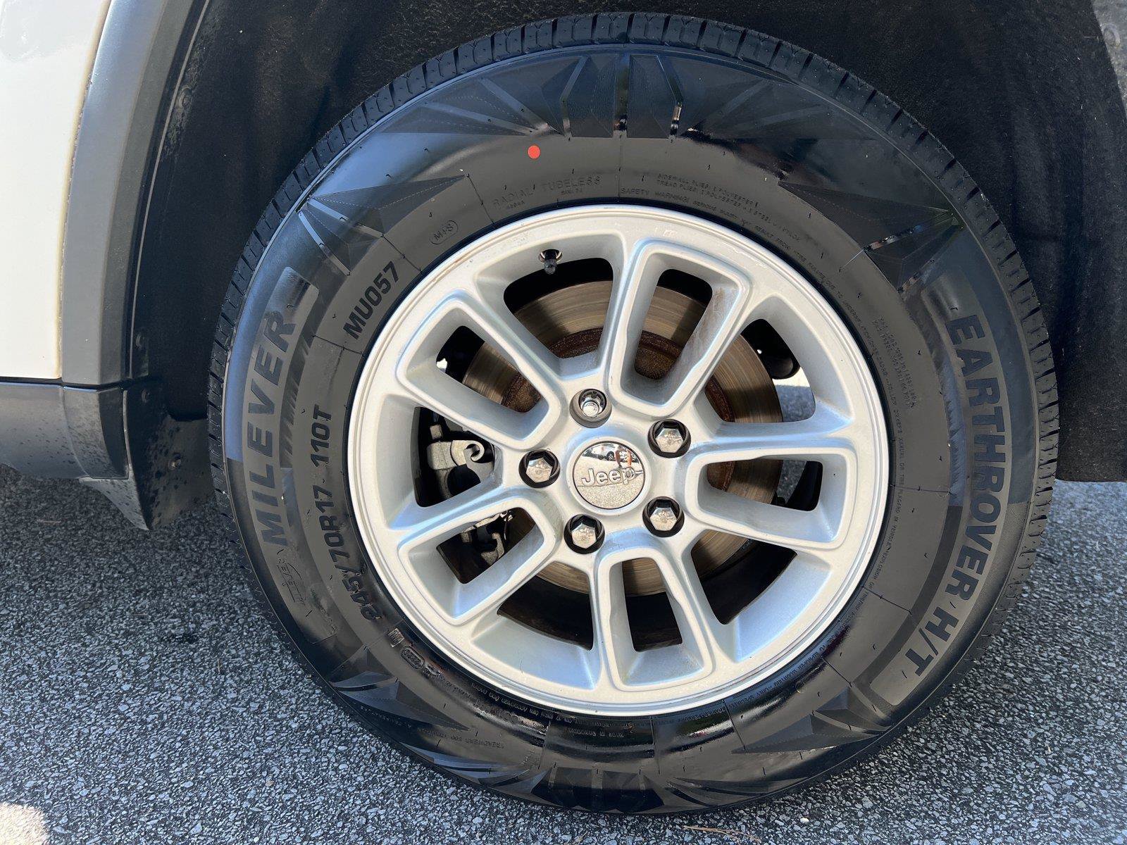 Used 2020 Jeep Grand Cherokee Laredo RWD image 30