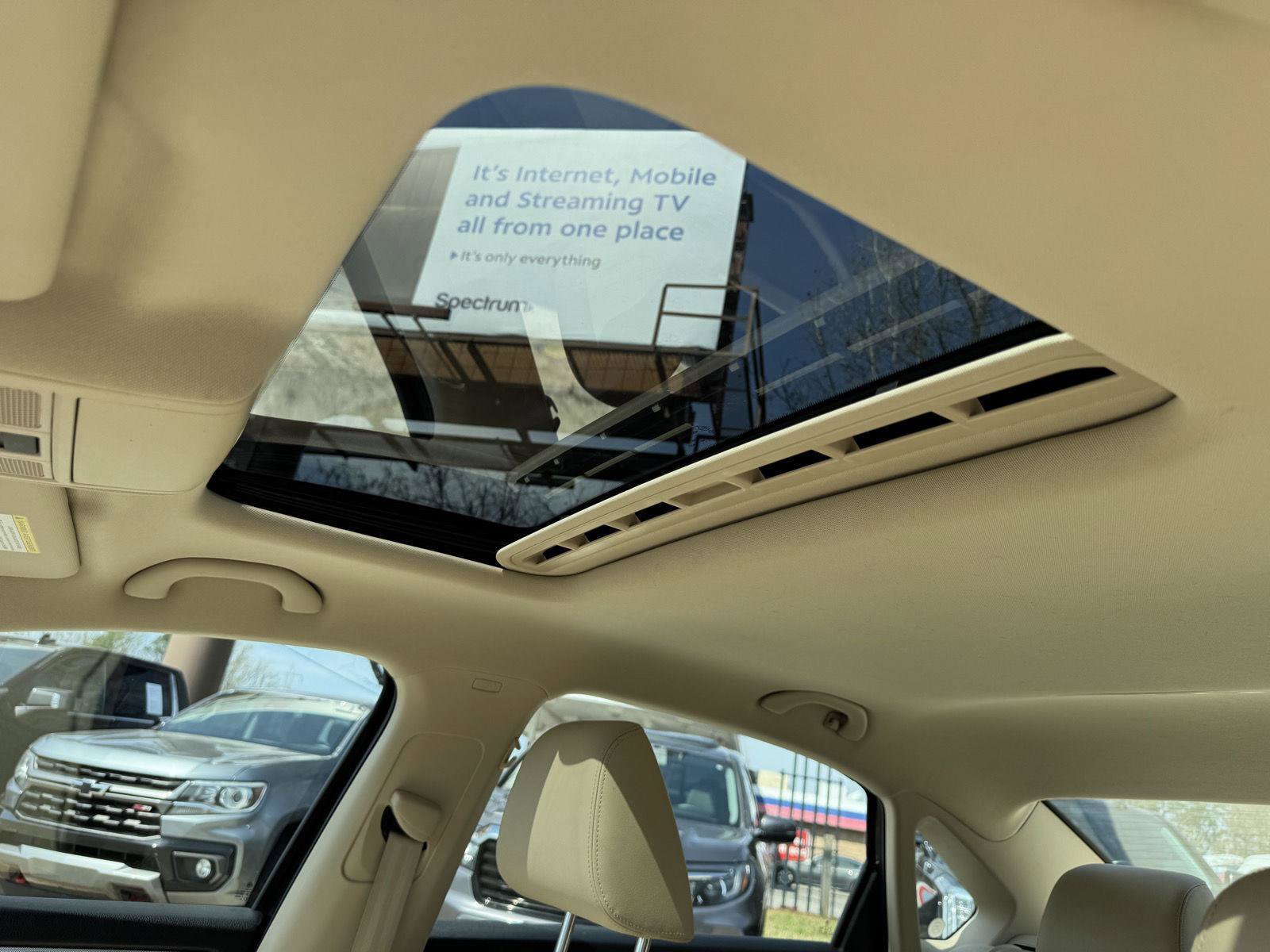 Used 2019 Volkswagen Jetta SE w/ Cold Weather Package image 5