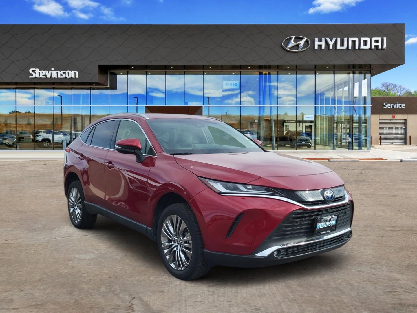 Used 2022 Toyota Venza Limited image 3