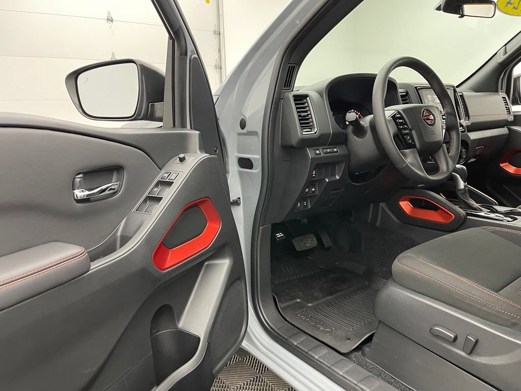 Used 2024 Nissan Frontier PRO-4X w/ Technology Package AWD/4WD image 13