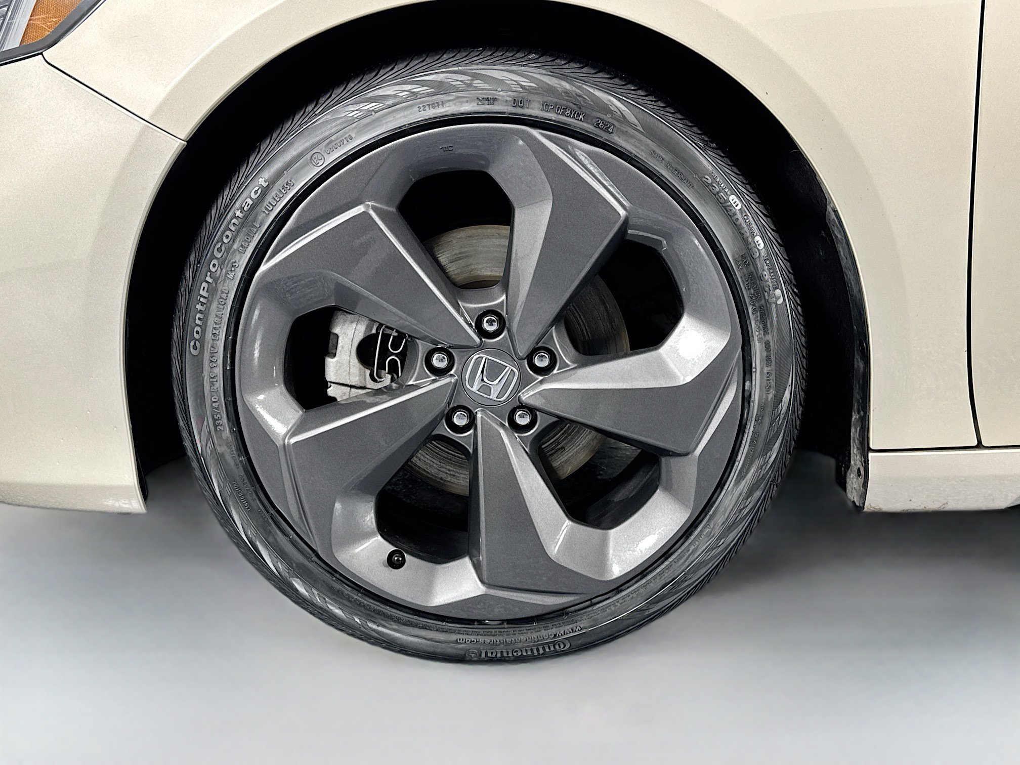 Certified 2018 Honda Accord Touring image 32