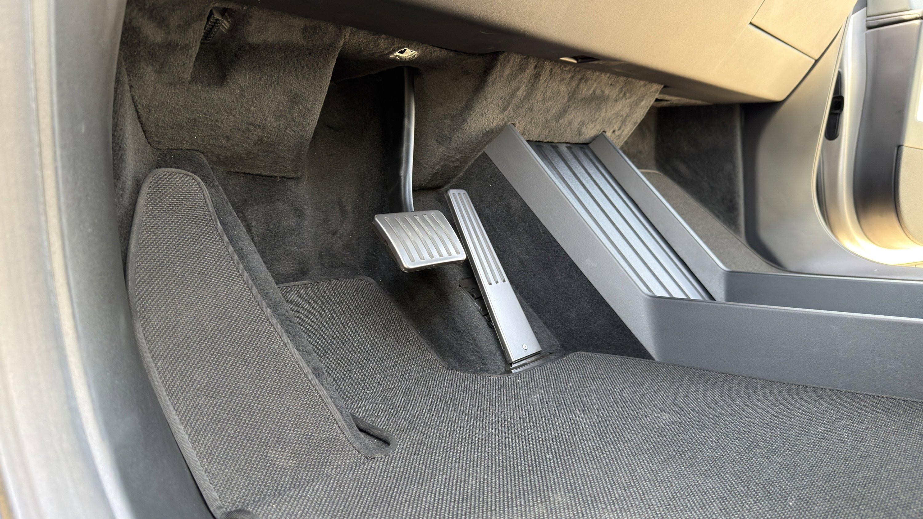 Used 2025 Tesla Cybertruck AWD Crew Cab image 20