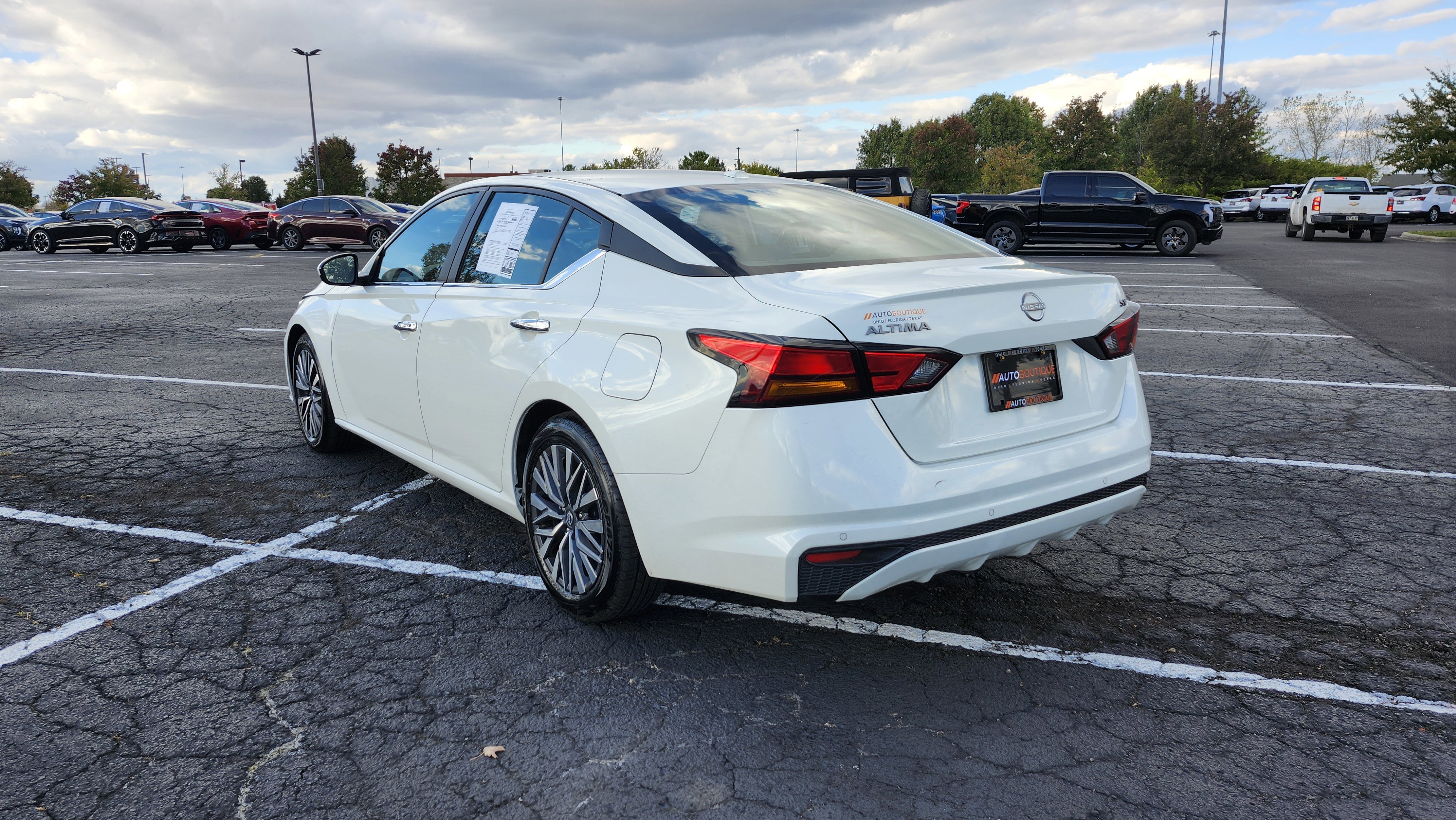 Used 2023 Nissan Altima 2.5 SV image 9