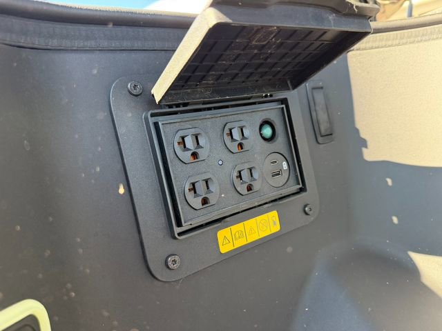 Used 2022 Ford F150 Lightning Platinum image 16