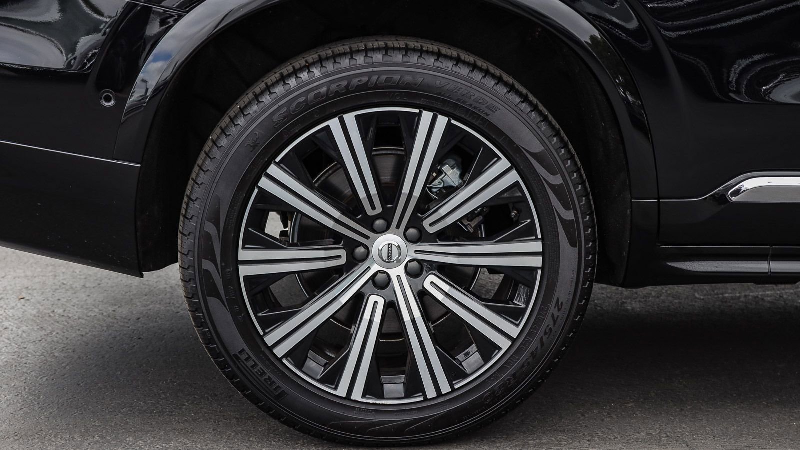 Used 2025 Volvo XC90 B6 Plus image 7