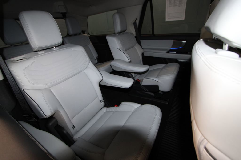 Used 2025 Ford Expedition Platinum w/ Platinum Ultimate Package image 28