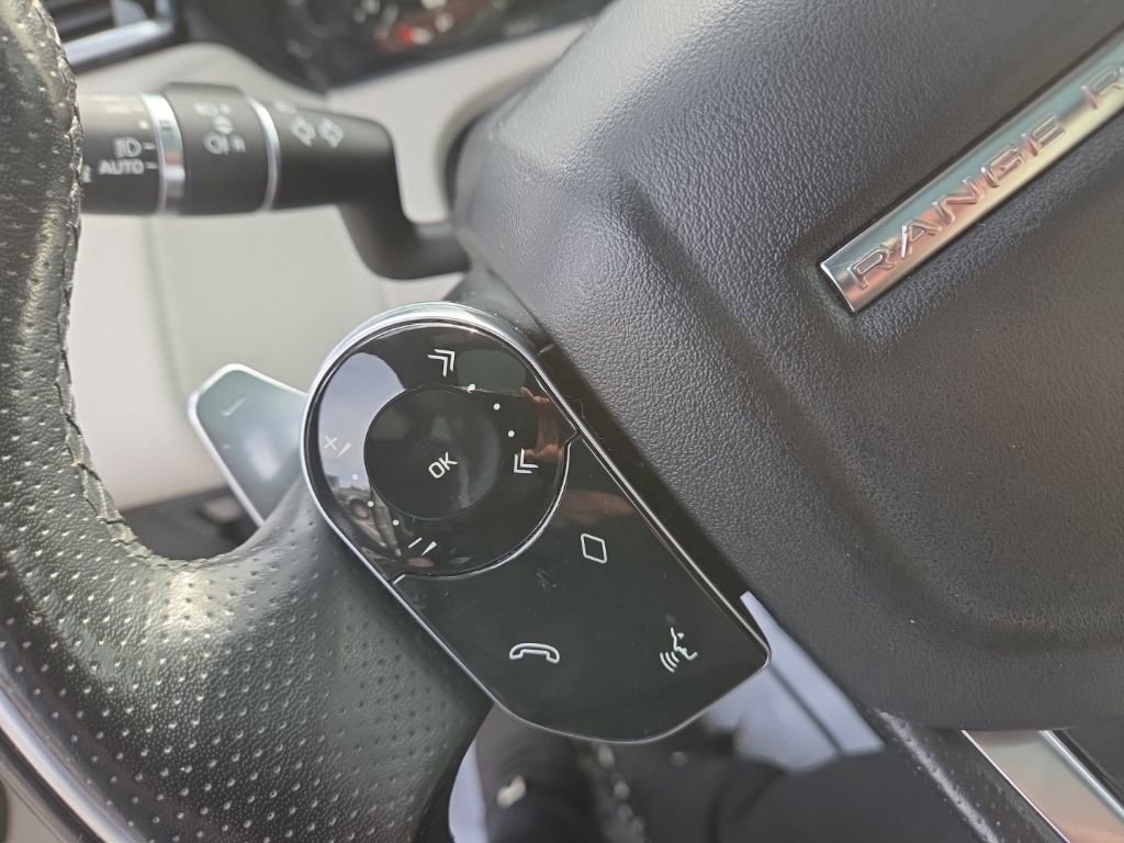 Used 2019 Land Rover Range Rover Velar R-Dynamic SE image 28