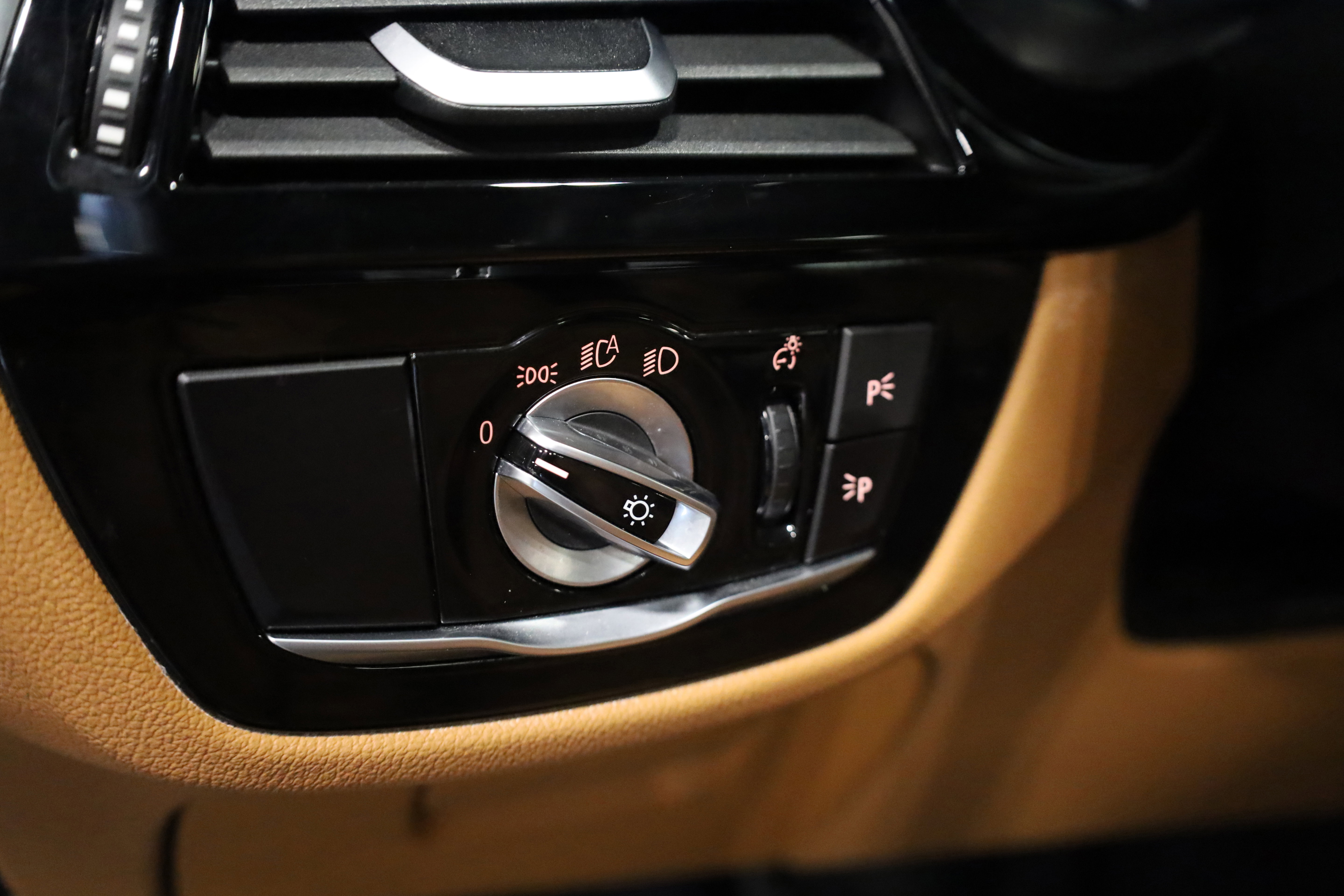 Used 2019 BMW 540i xDrive w/ Convenience Package image 19