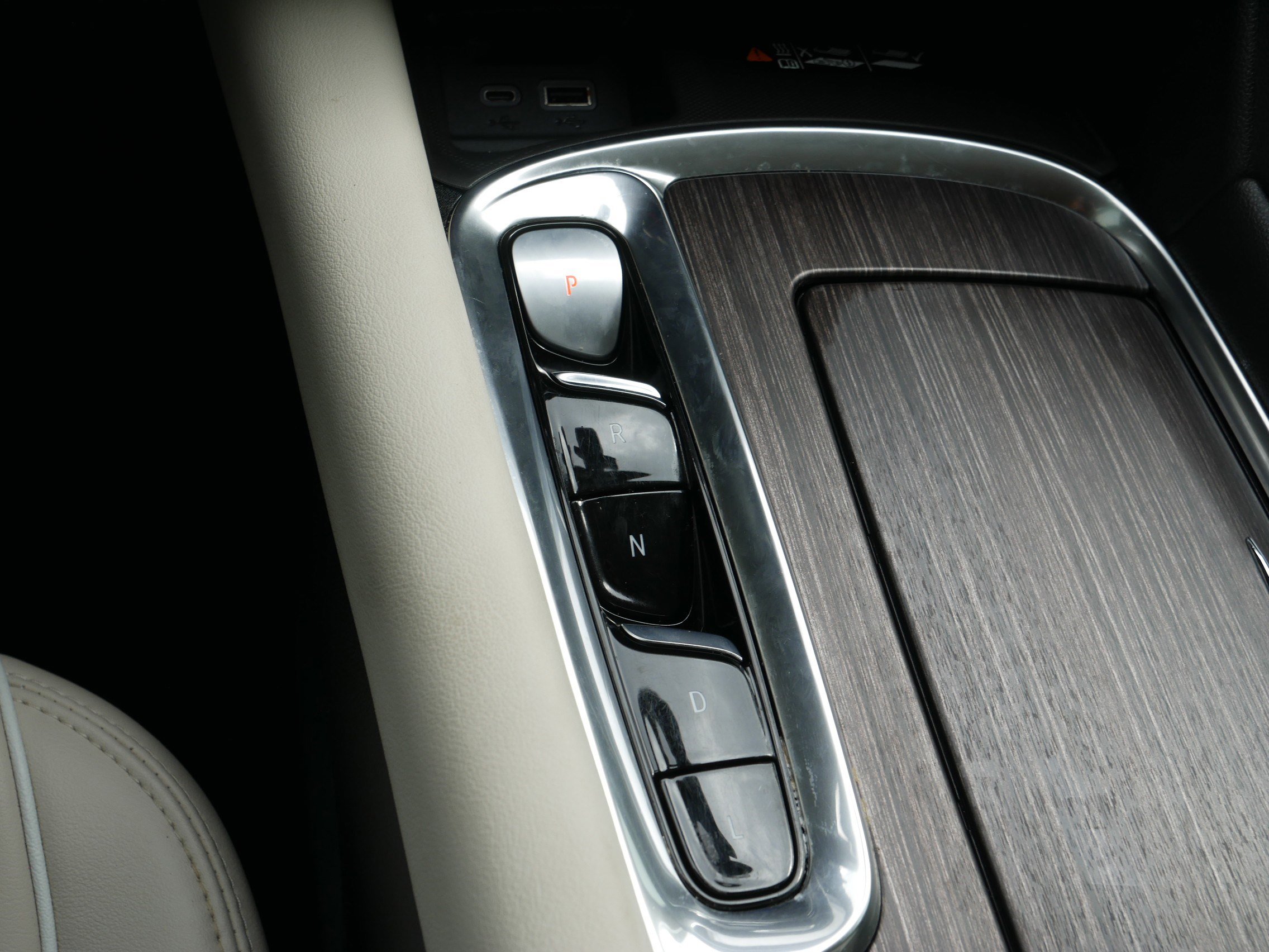 Used 2022 Buick Enclave Avenir w/ Avenir Technology Package image 24