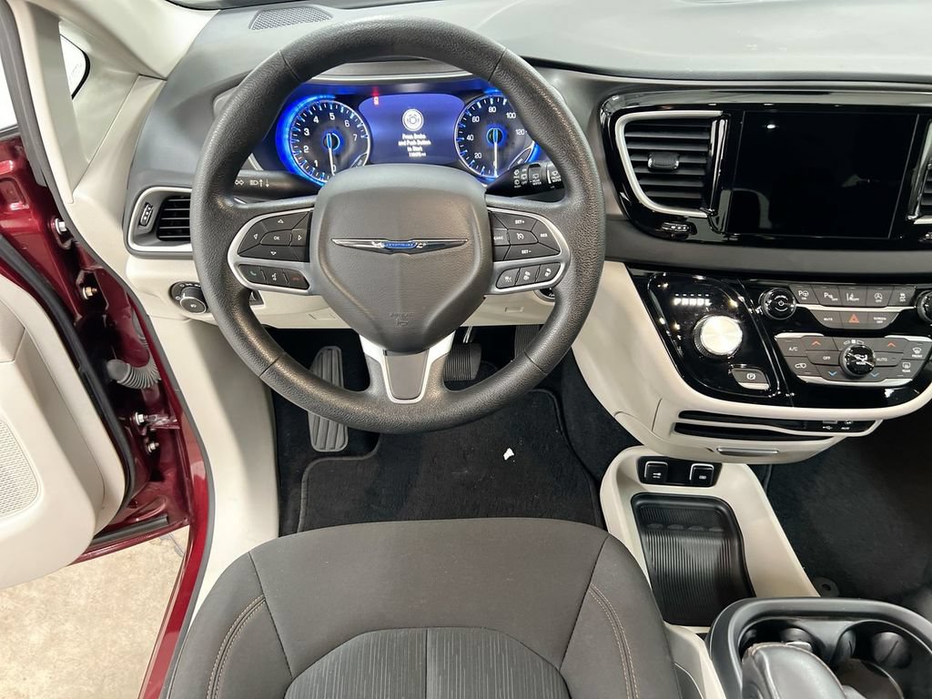 Used 2020 Chrysler Pacifica Touring w/ Advanced Safetytec Group FWD image 20