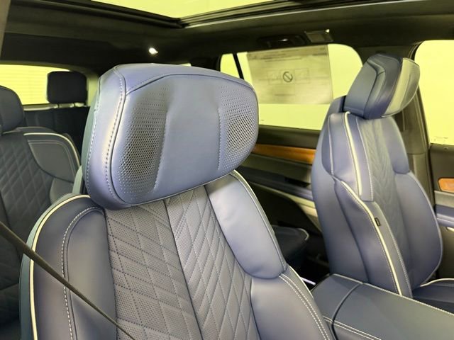 New 2026 Cadillac Vistiq Premium Luxury image 32